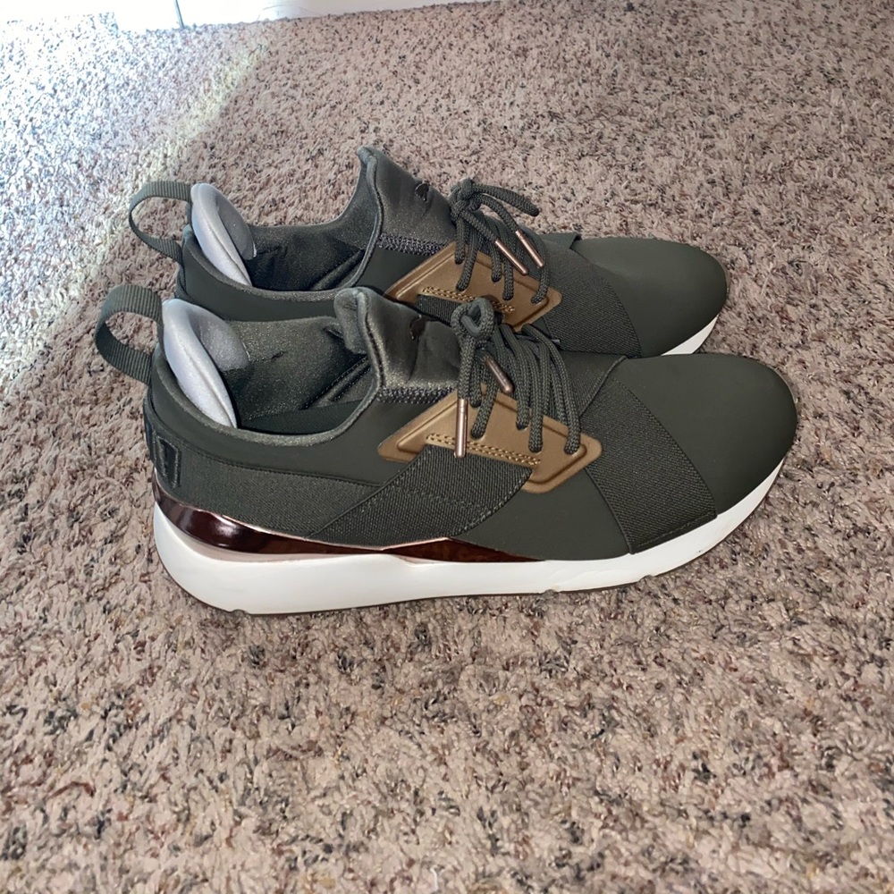 Sneakers
